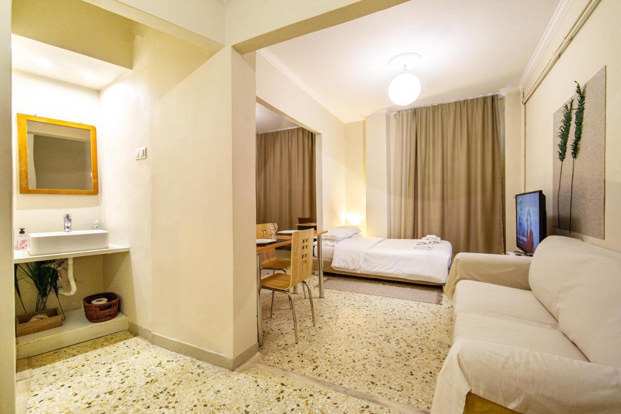 Filopappou Decent Apartment Atenas Exterior foto